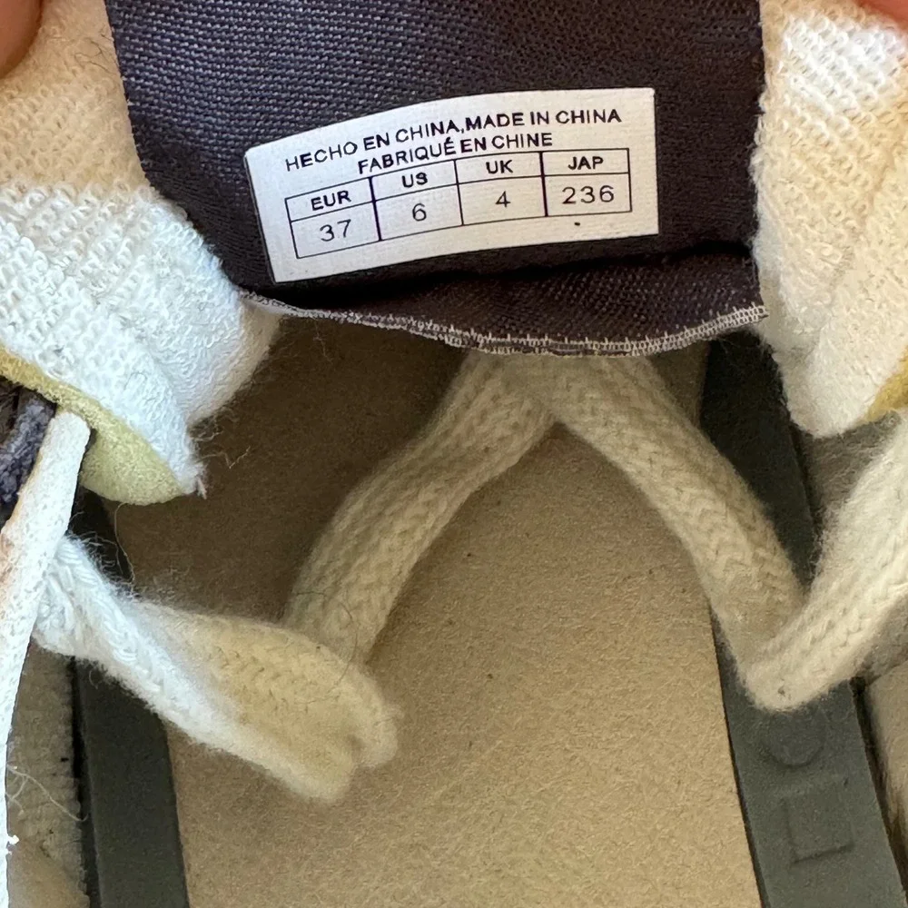 Coolway Duck Charcoal Grey Retro Suede Gum Sole Sneakers Women 6 Gorpcore